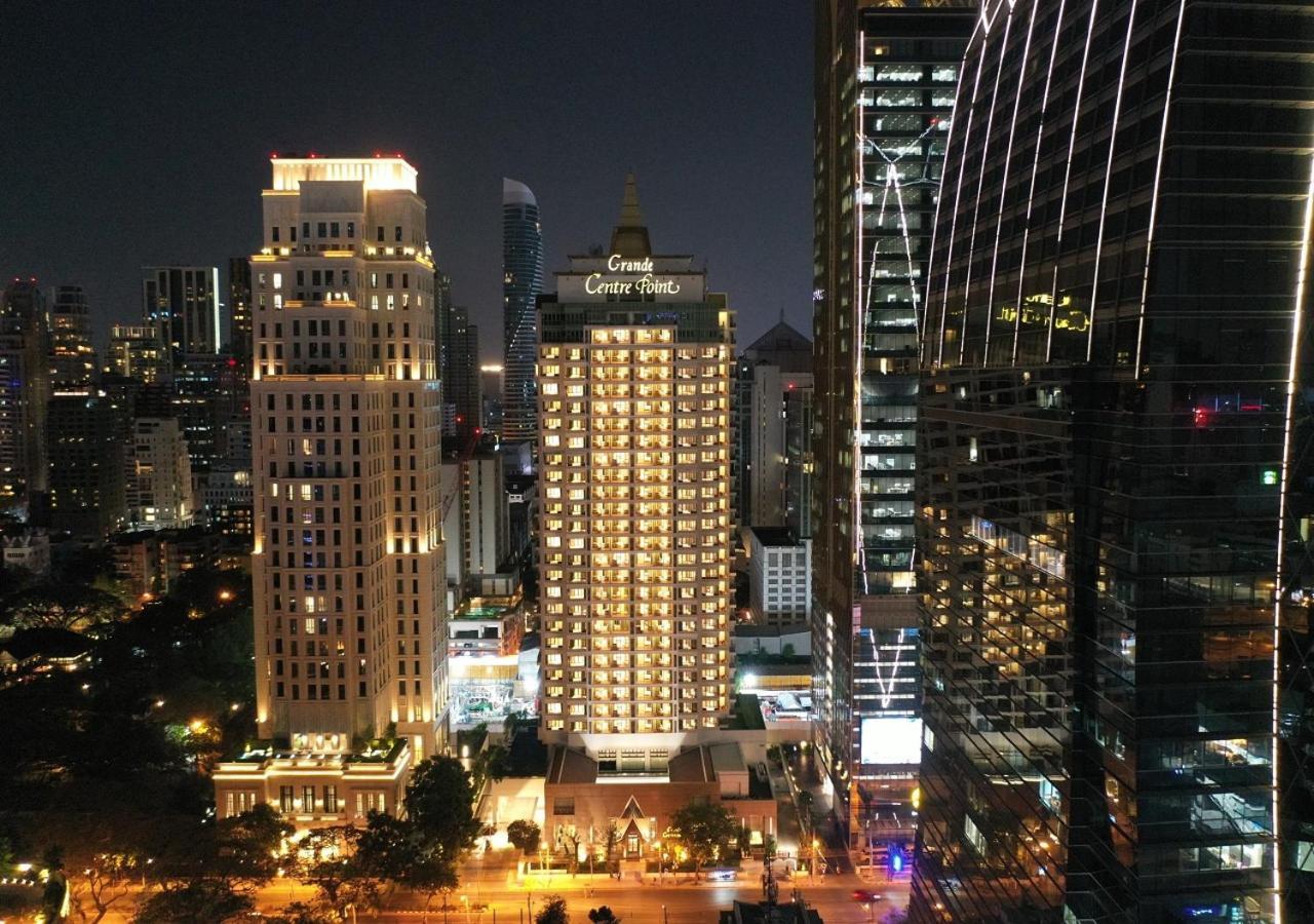 Grande Centre Point Ploenchit Hotel Bangkok Ngoại thất bức ảnh The hotel at night