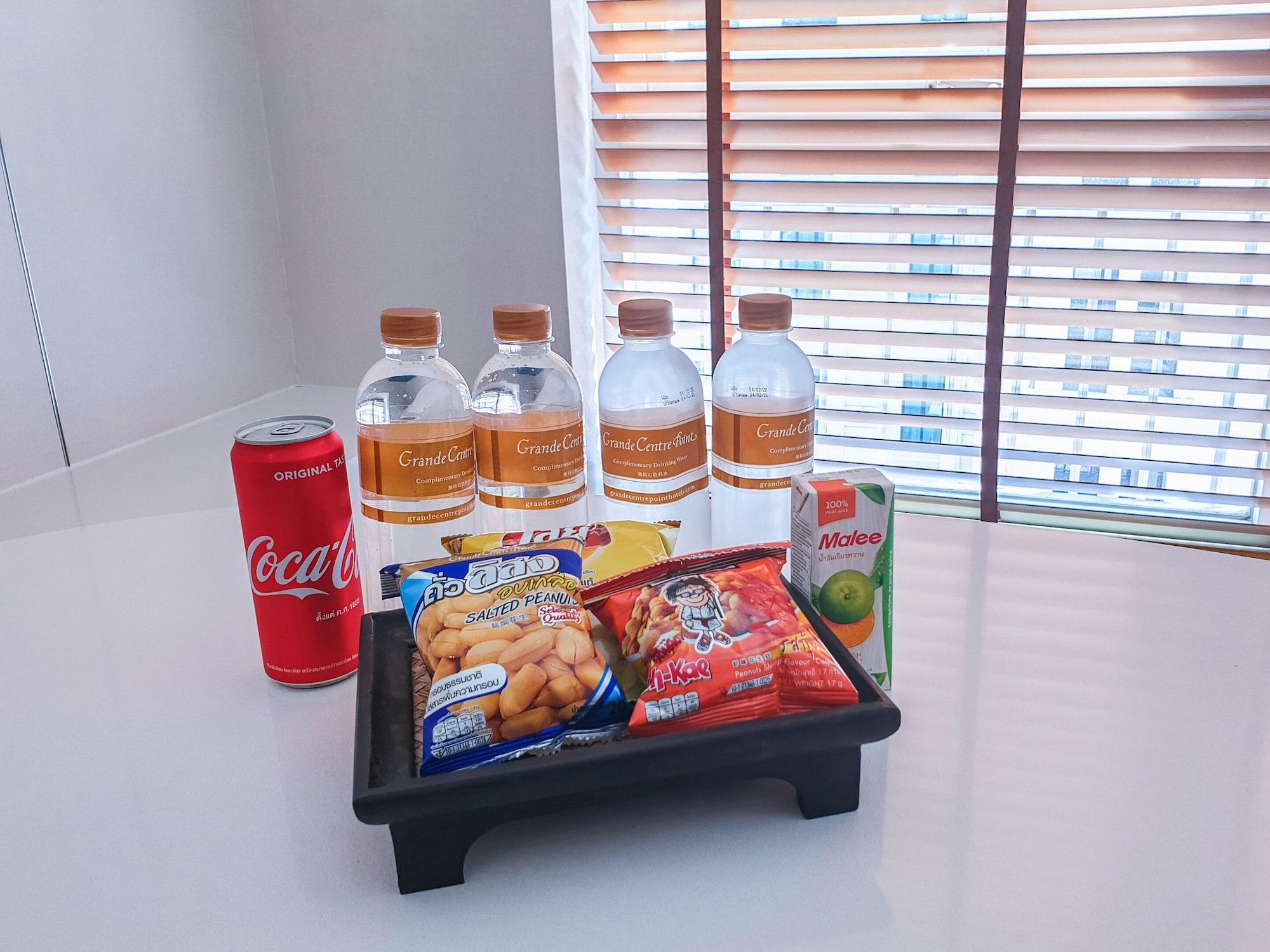 Grande Centre Point Ploenchit Hotel Bangkok Ngoại thất bức ảnh A room amenity tray