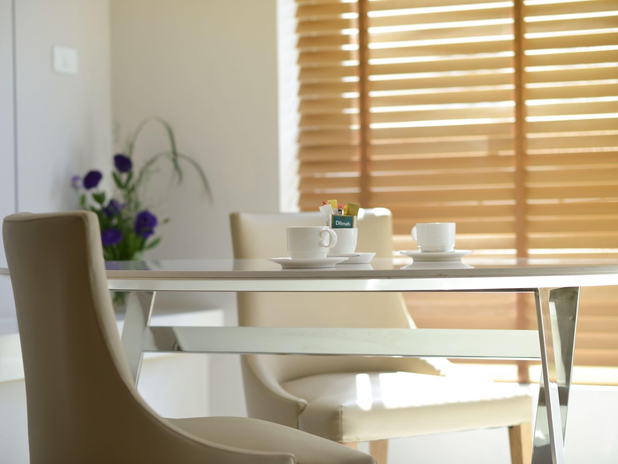 Grande Centre Point Ploenchit Hotel Bangkok Ngoại thất bức ảnh Venetian blinds