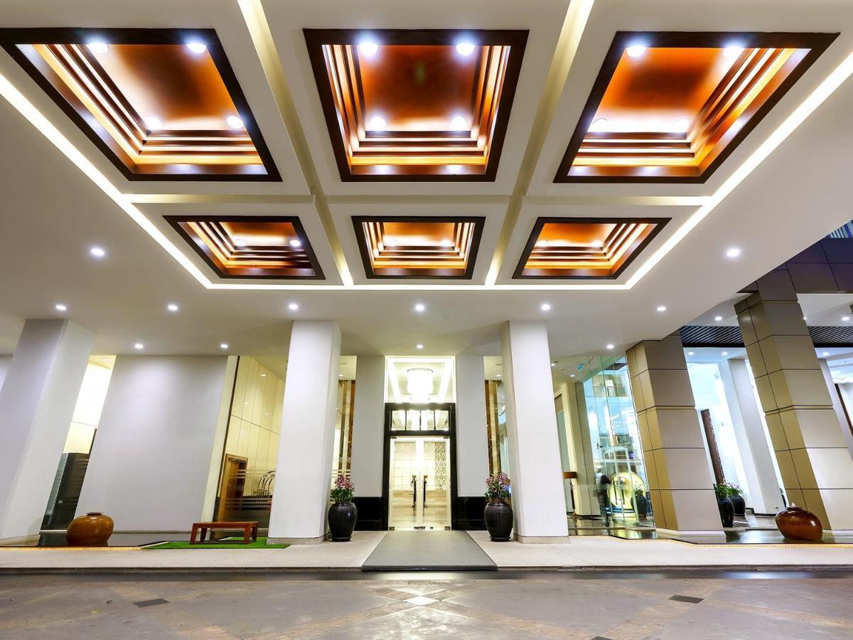 Grande Centre Point Ploenchit Hotel Bangkok Ngoại thất bức ảnh The lobby of the hotel