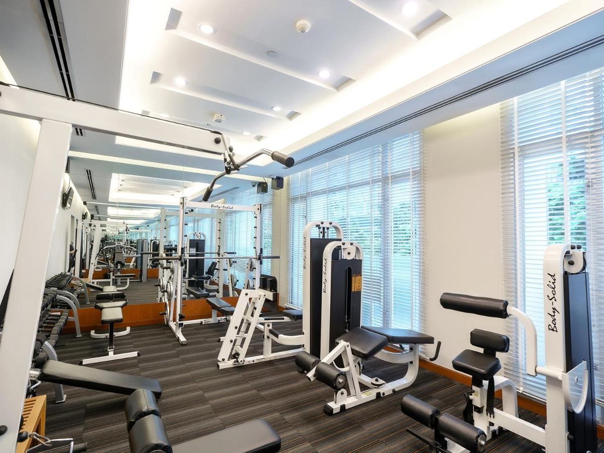 Grande Centre Point Ploenchit Hotel Bangkok Ngoại thất bức ảnh The gym at the hotel