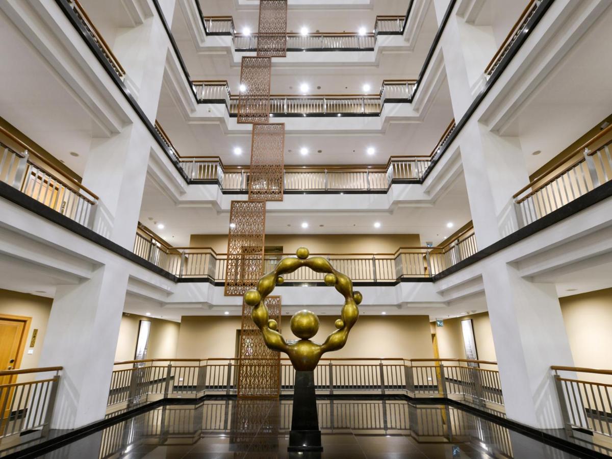 Grande Centre Point Ploenchit Hotel Bangkok Ngoại thất bức ảnh The interior of the hotel