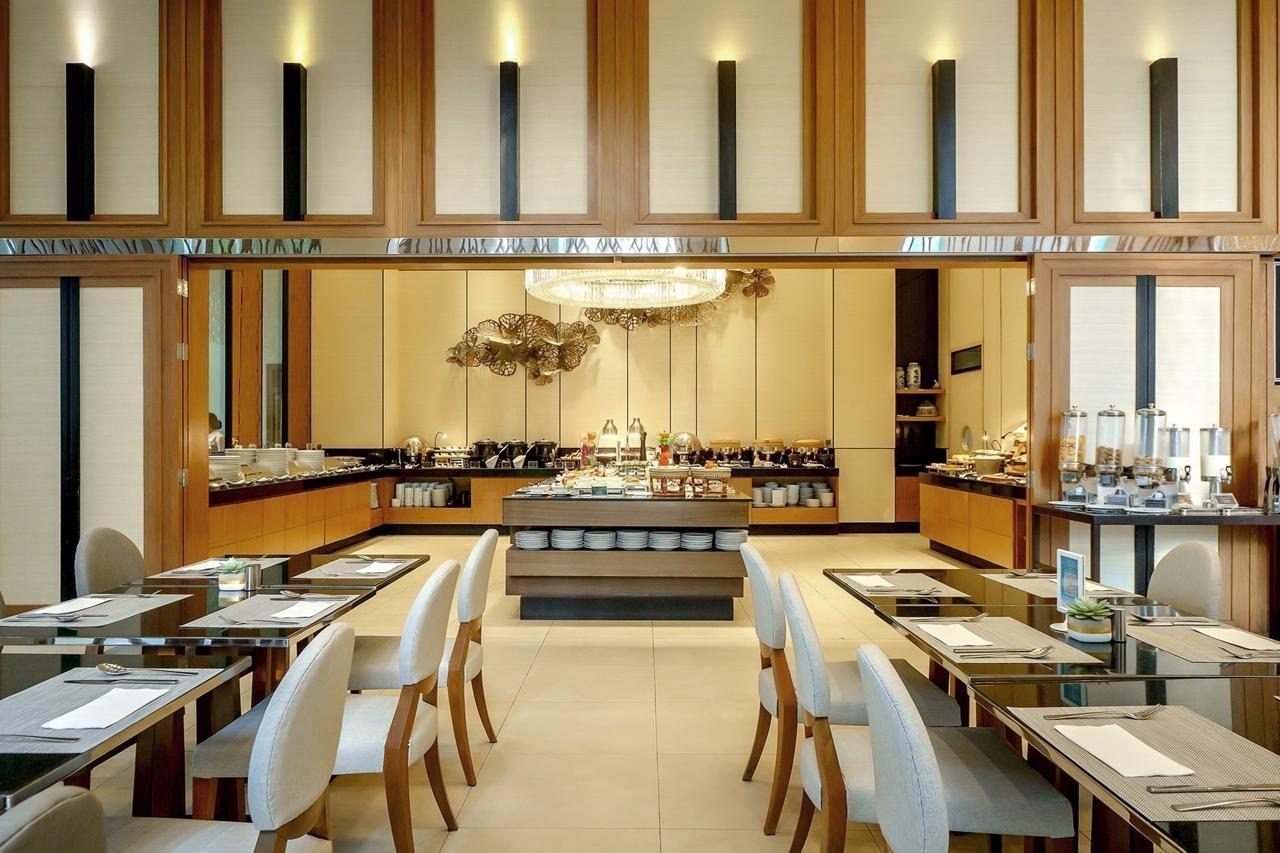Grande Centre Point Ploenchit Hotel Bangkok Ngoại thất bức ảnh The restaurant at the hotel