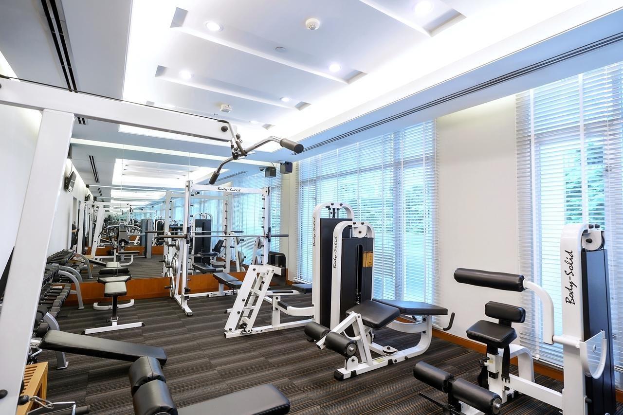Grande Centre Point Ploenchit Hotel Bangkok Ngoại thất bức ảnh The gym at the hotel