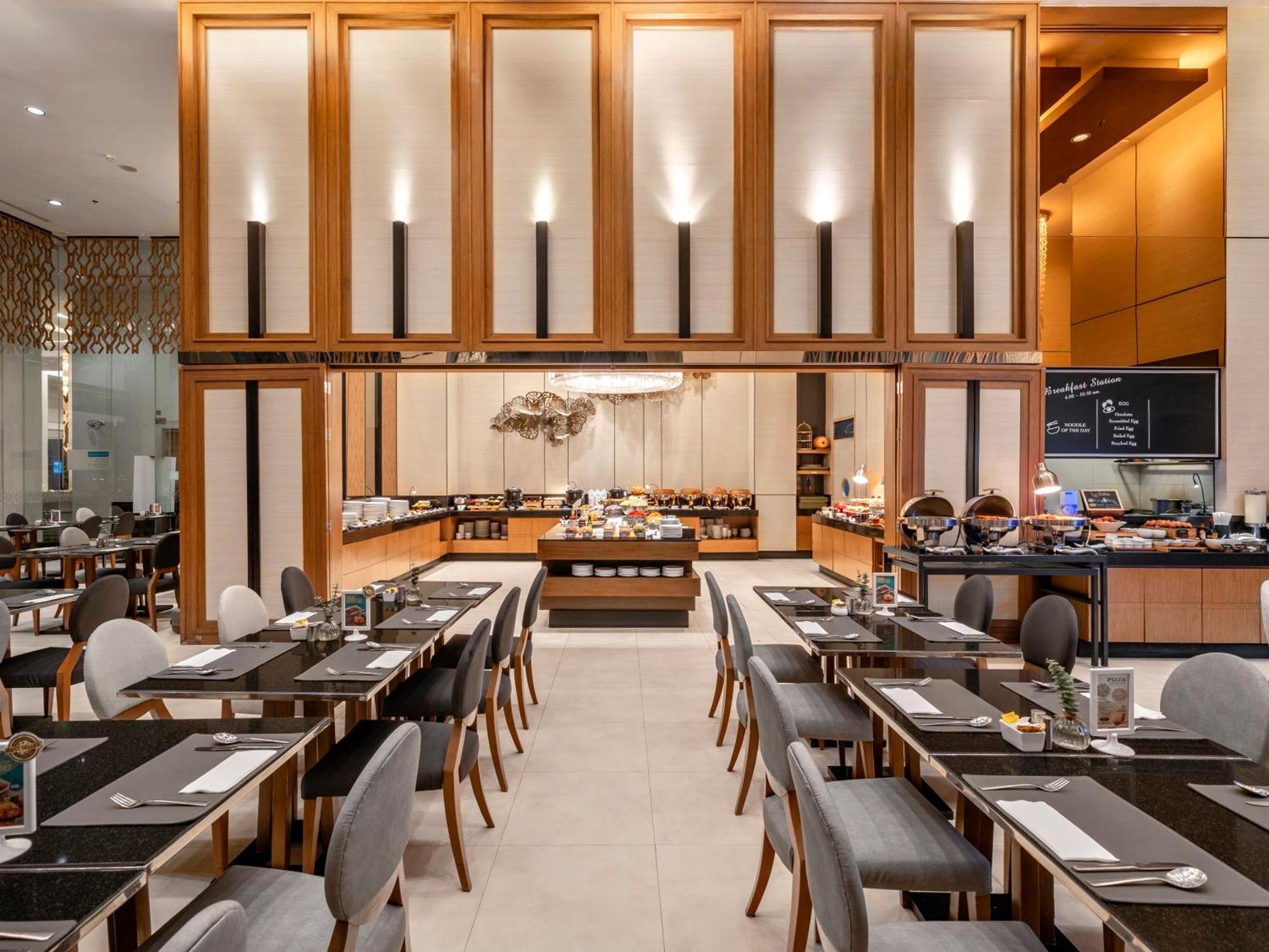 Grande Centre Point Ploenchit Hotel Bangkok Ngoại thất bức ảnh The restaurant
