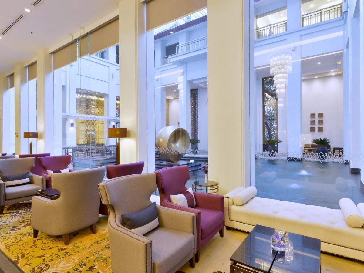 Grande Centre Point Ploenchit Hotel Bangkok Ngoại thất bức ảnh The lobby of the hotel